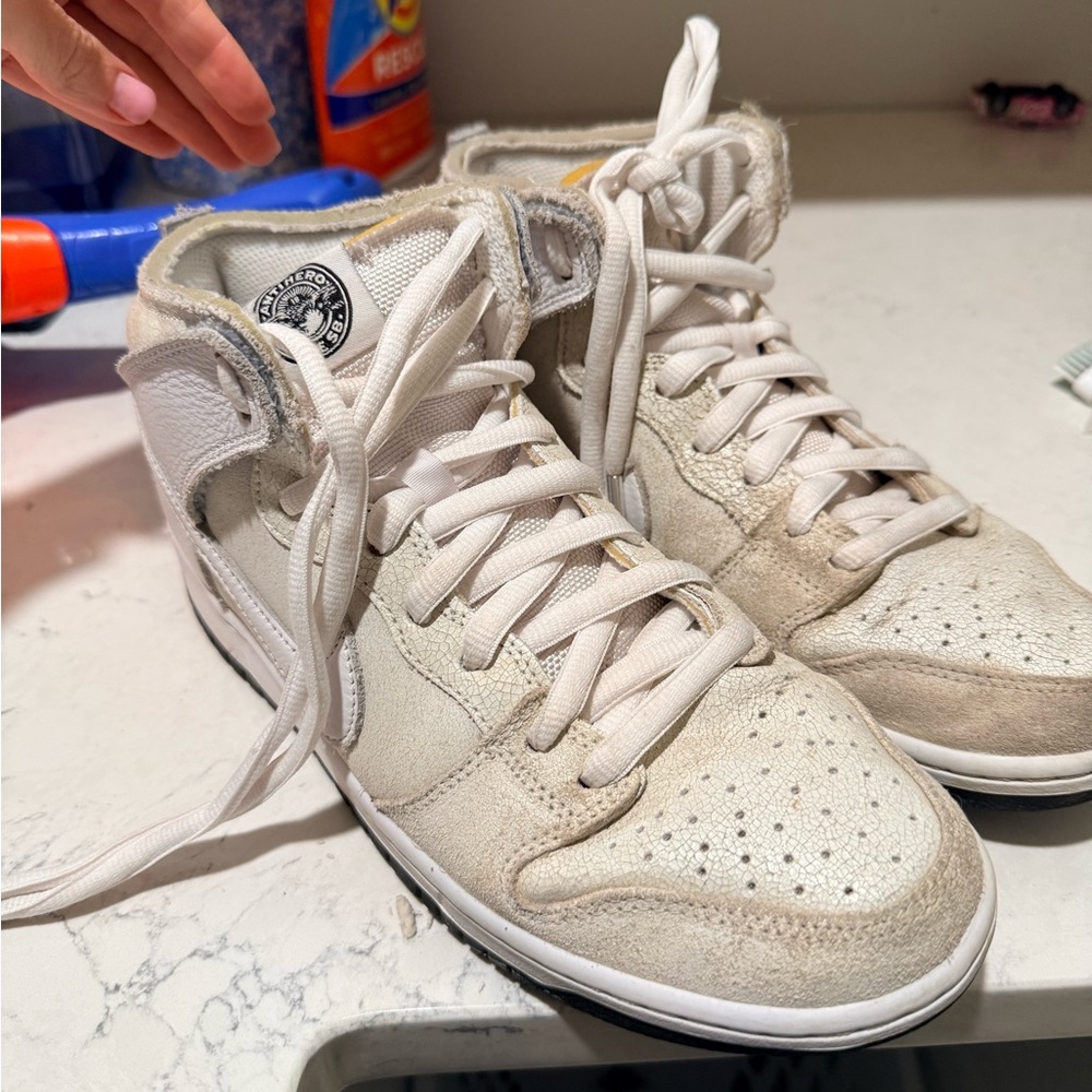 Nike SB Dunk High
Antihero Skateboards - Picture 3 of 5